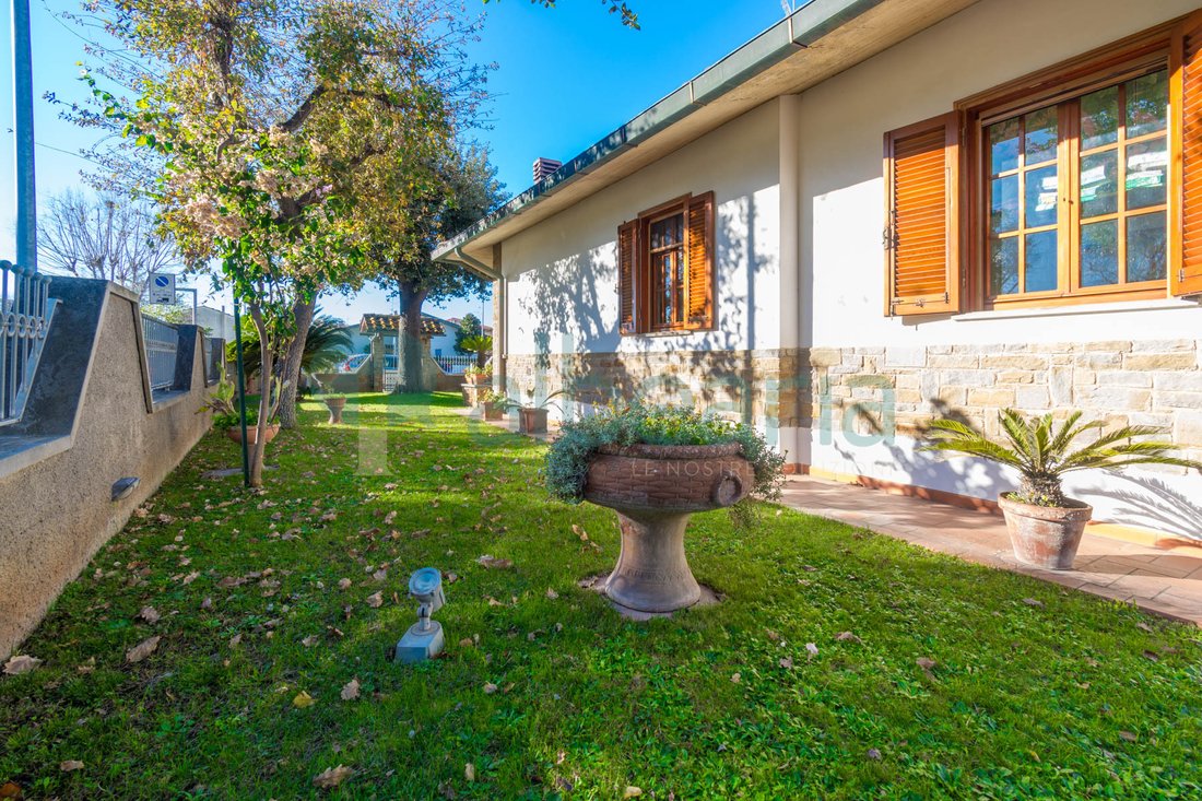 Villa in Center, Follonica, Tuscany 2 - 17061690