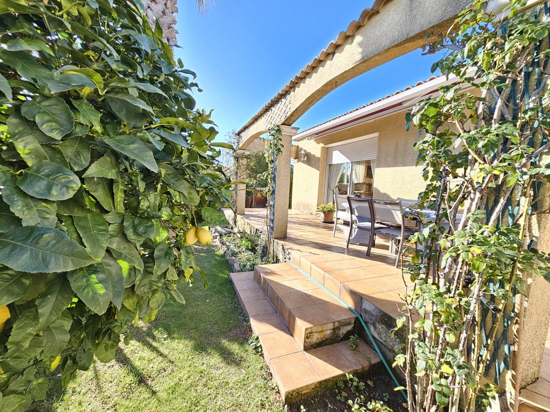 House in Centre Ville, Aigues-Mortes, France 2 - 17064074
