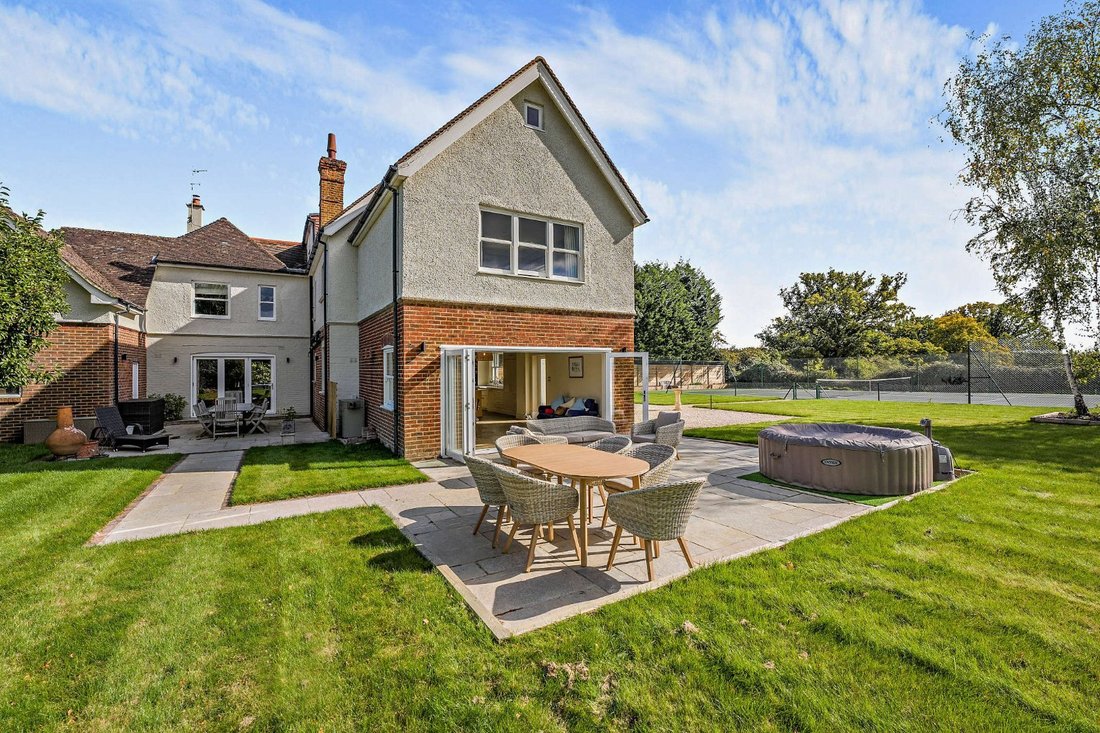 House in Northchapel, England 2 - 17061965