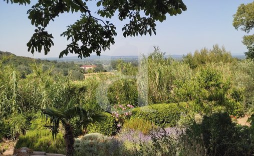 Provencal Farmhouse Of 277m² With Swimming Pool On Land Of Almost 2ha