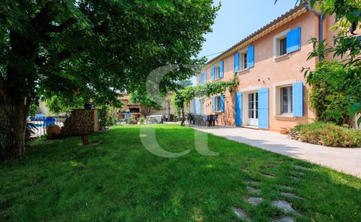 Provencal Farmhouse Of 277m² With Swimming Pool On Land Of Almost 2ha
