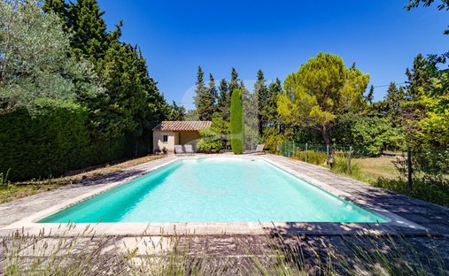 Provencal Farmhouse Of 277m² With Swimming Pool On Land Of Almost 2ha