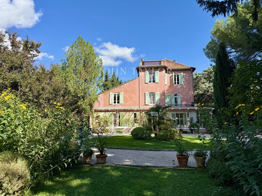 House in Orgon, Provence-Alpes-Côte d'Azur, France 1 - 15723632