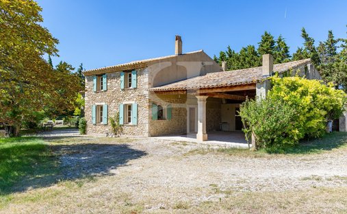 Provencal Farmhouse Of 277m² With Swimming Pool On Land Of Almost 2ha