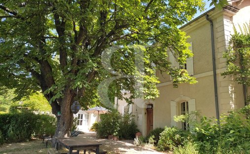 Provencal Farmhouse Of 277m² With Swimming Pool On Land Of Almost 2ha