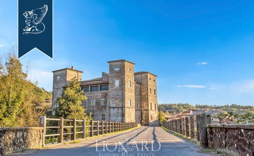 Castle in Licciana Nardi, Tuscany, Italy 1
