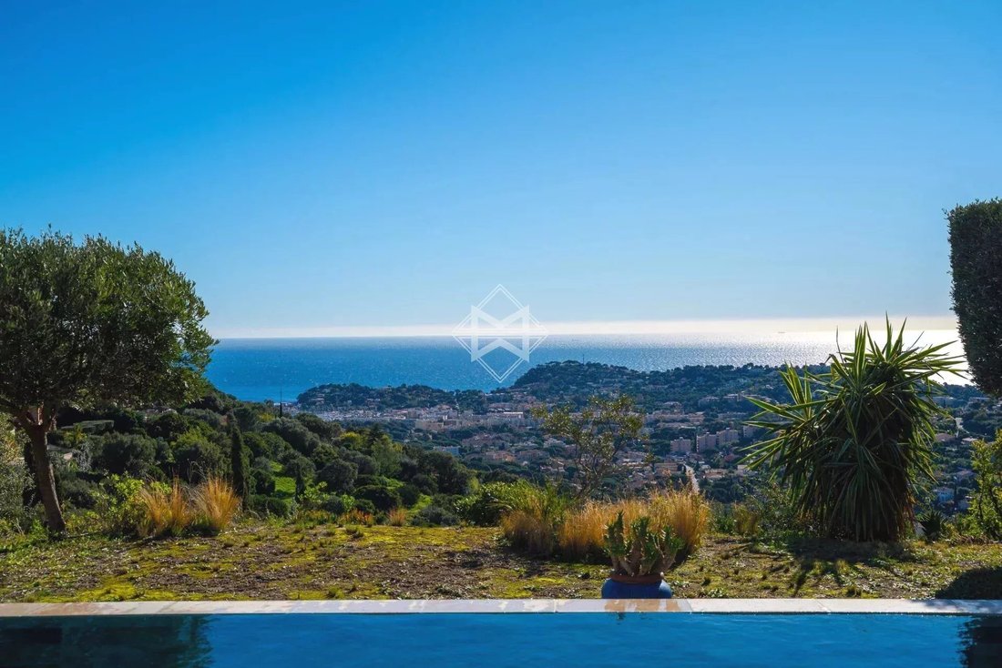 Villa in Nord, Cavalaire-sur-Mer, France 1 - 17063976