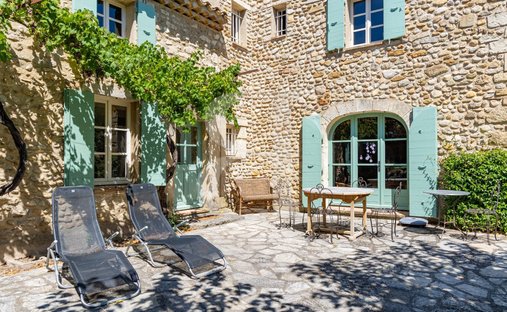 Provencal Farmhouse Of 277m² With Swimming Pool On Land Of Almost 2ha