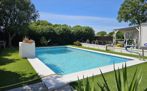 House in Centre Ville, Aigues-Mortes, France 1
