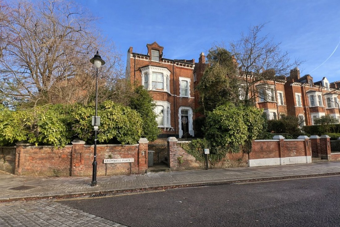 House in Holly Village, Haringey, England 1 - 17063078