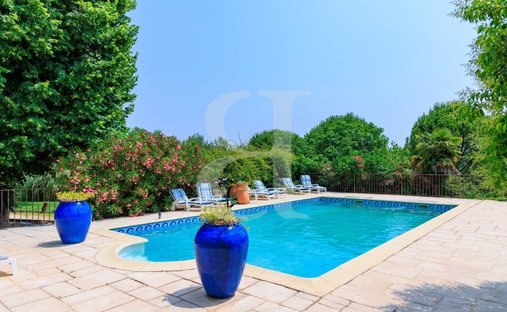 Provencal Farmhouse Of 277m² With Swimming Pool On Land Of Almost 2ha