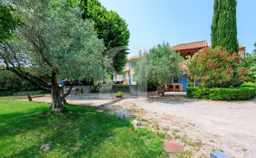 Provencal Farmhouse Of 277m² With Swimming Pool On Land Of Almost 2ha