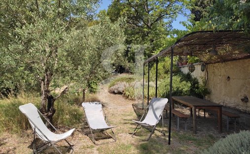 Provencal Farmhouse Of 277m² With Swimming Pool On Land Of Almost 2ha
