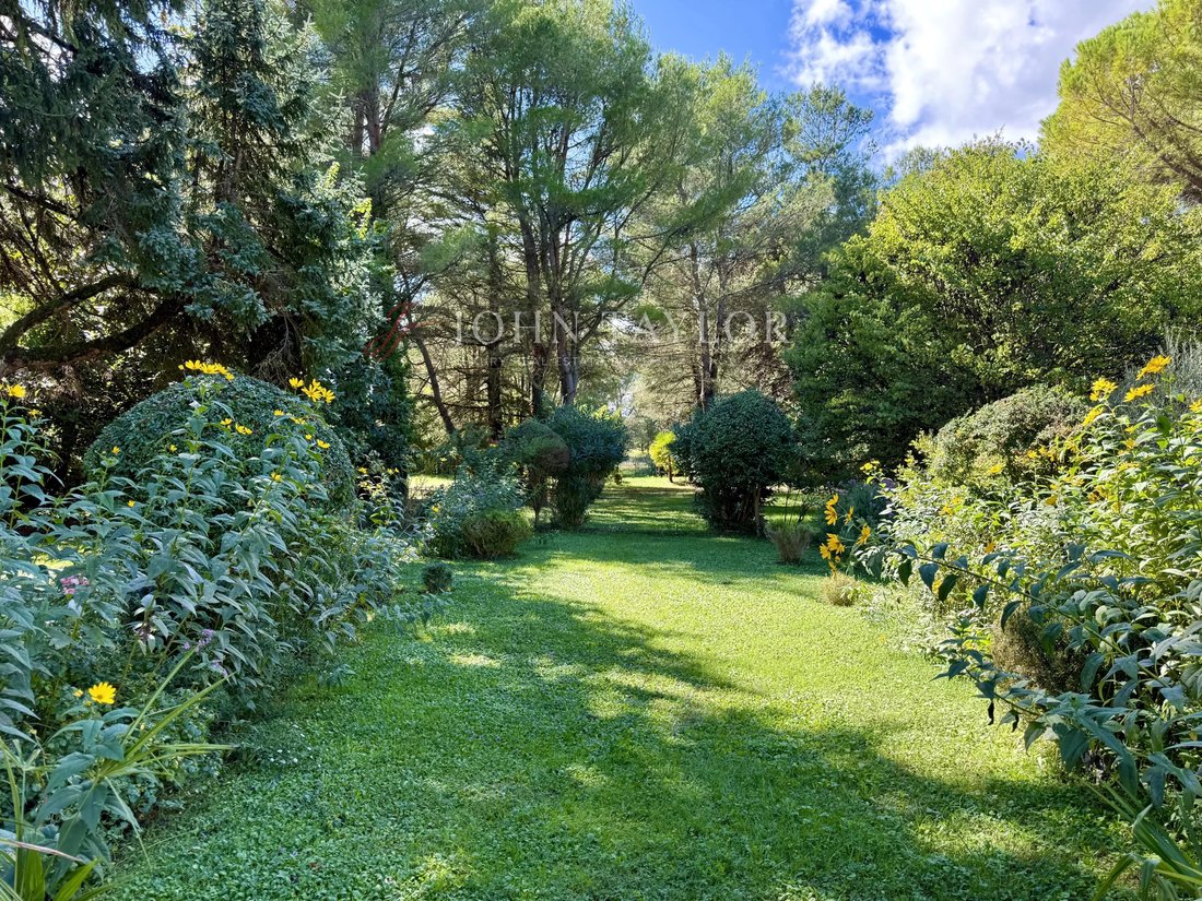 House in Orgon, Provence-Alpes-Côte d'Azur, France 3 - 15723632