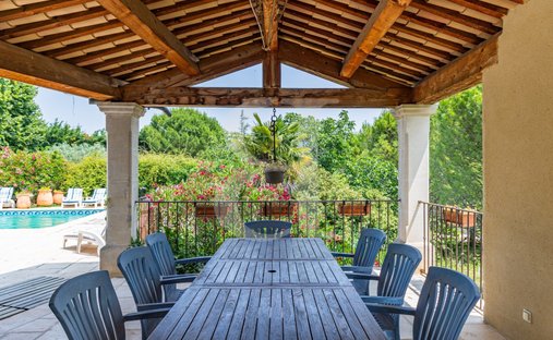 Provencal Farmhouse Of 277m² With Swimming Pool On Land Of Almost 2ha