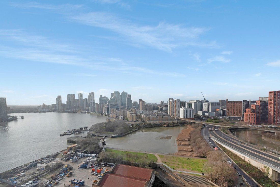 Apartment in Canning Town, Newham, England 4 - 17063176