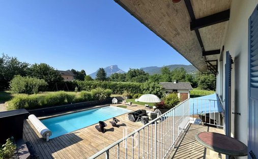 House in Ouest, La Ravoire, France 1