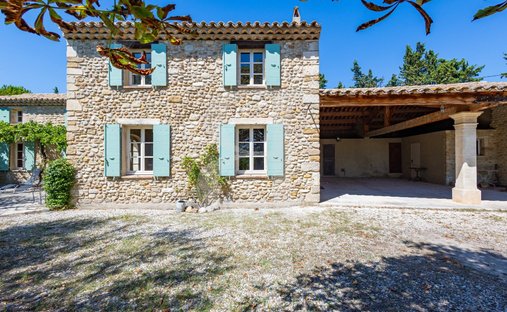 Provencal Farmhouse Of 277m² With Swimming Pool On Land Of Almost 2ha