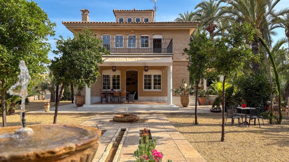 Villa in Elx / Elche, Valencian Community, Spain 1 - 15848022