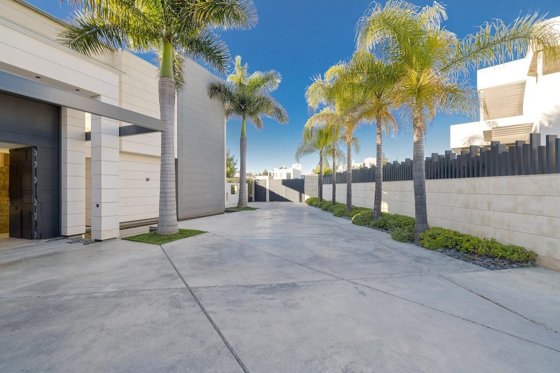 Villa in Marbella, Andalusia, Spain 4 - 15037609