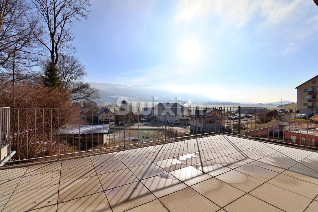 Superb Penthouse With Unobstructed Mountain Views!