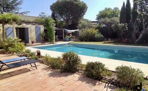 Villa in Aureille, Provence-Alpes-Côte d'Azur, France 1