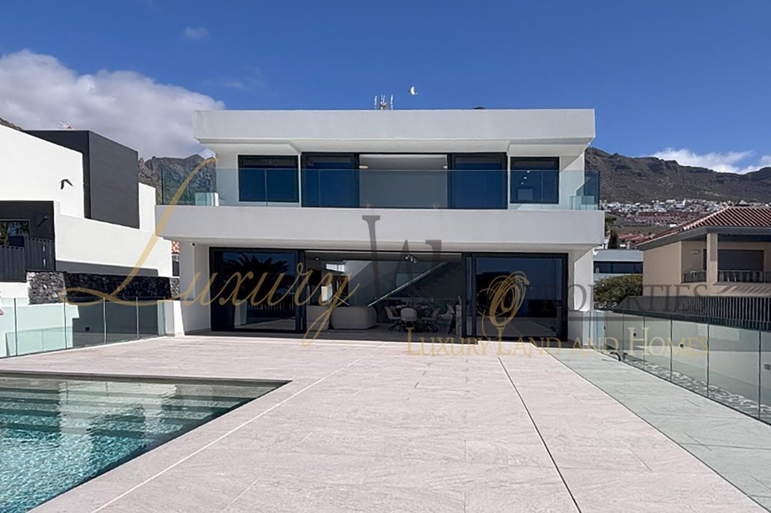 Villa in Costa Adeje, Adeje, Canary Islands 2 - 15156630