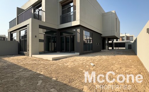 Villa in Dubai, Dubai, United Arab Emirates 1
