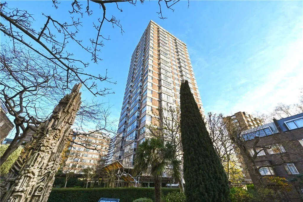 Estate in Hyde Park, Westminster, England 1 - 17061509
