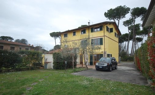 Villa in Camaiore, Tuscany, Italy 1