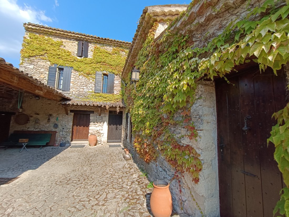 Estate in Reilhanette, Auvergne-Rhône-Alpes, France 1 - 17064011