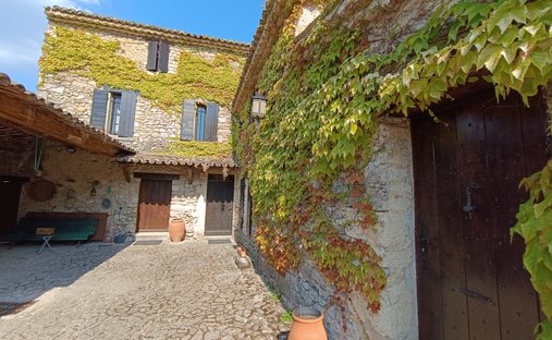 Domaine à Reilhanette, Auvergne-Rhône-Alpes, France 1
