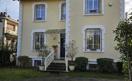 House in Charles de Gaulle, Cahors, France 1