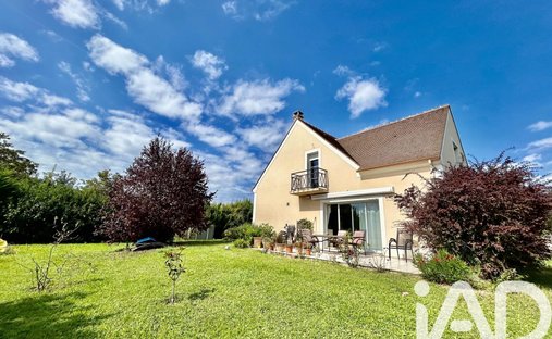House in Acheres-la-Foret, Ile-de-France, France 1