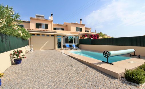 Villa in Armacao de Pera, Algarve, Portugal 1