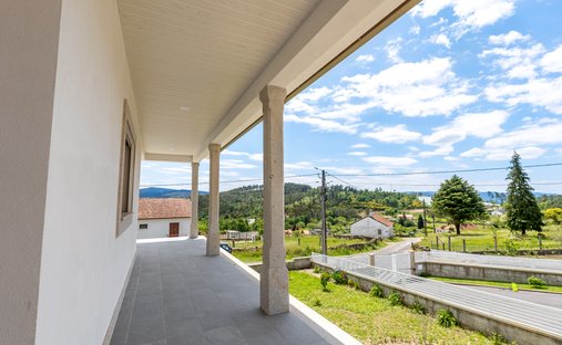House in Formariz e Ferreira, Viana do Castelo District, Portugal 1