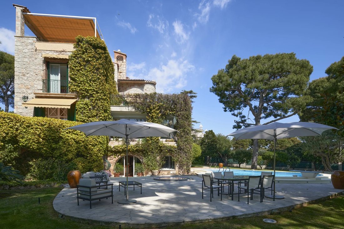 Villa in Saint-Jean-Cap-Ferrat, Provence-Alpes-Côte d'Azur, France 2 - 17067635