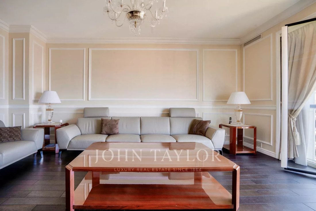 Apartment in Triangle d'Or, Paris 8e Arrondissement, Paris 2 - 17068698