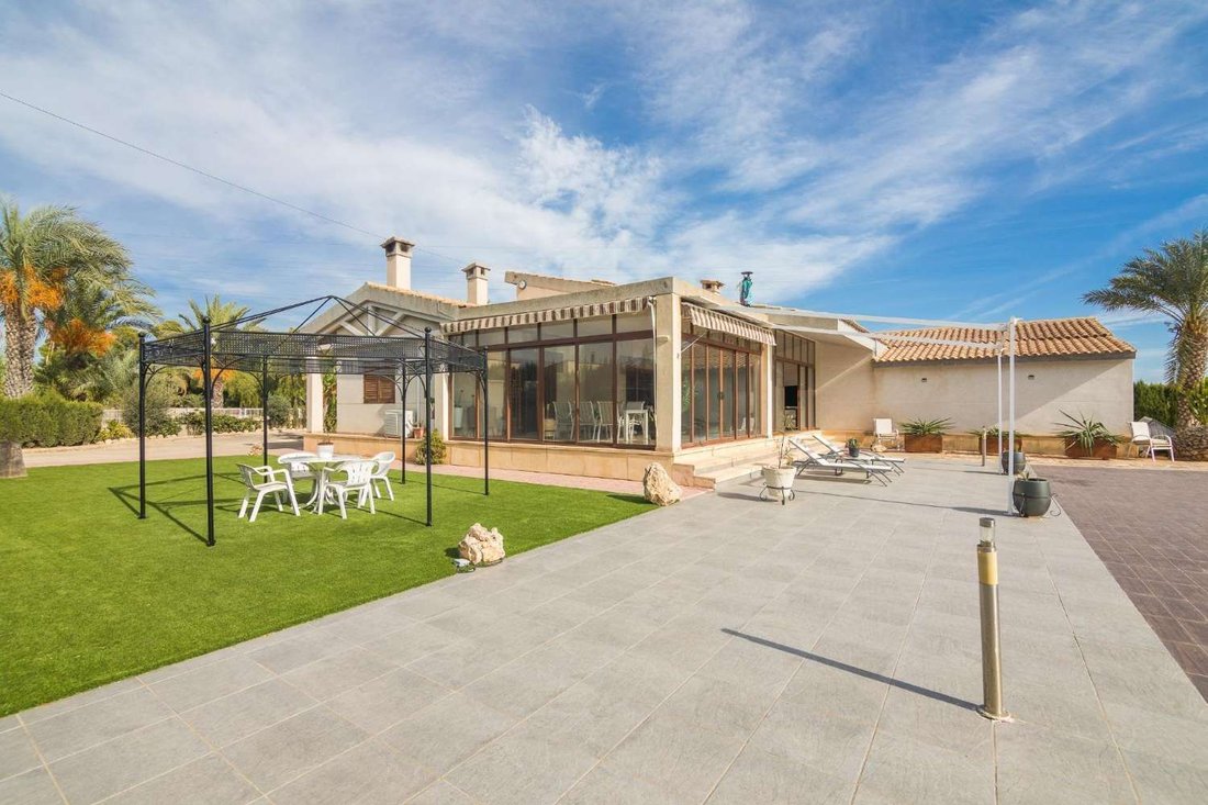 Villa in Elx / Elche, Valencian Community, Spain 2 - 17071329