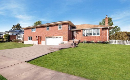 House in Salisbury, New York, United States 1