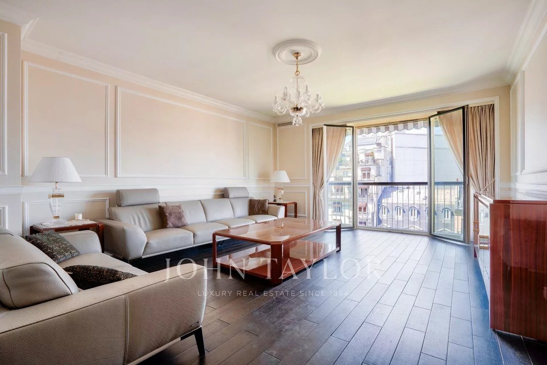 Apartment in Triangle d'Or, Paris 8e Arrondissement, Paris 4 - 17068698