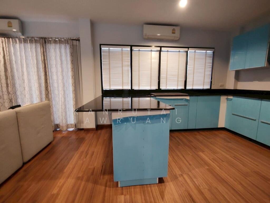 Townhouse in Khlong Kluea, Nonthaburi, Thailand 1 - 15664973