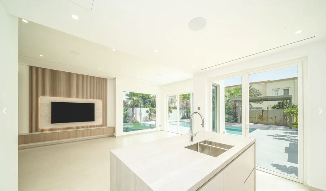Villa in United Arab Emirates 4 - 17069846