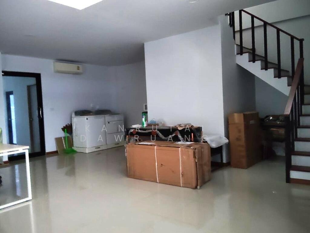 Townhouse in Khlong Kluea, Nonthaburi, Thailand 3 - 15664973