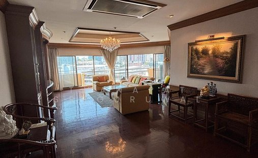 Condo in Phra Khanong Nuea, Bangkok, Thailand 1
