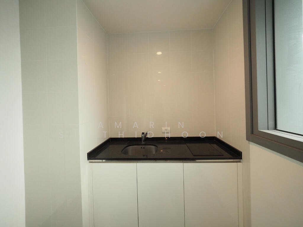 Condo in Bang Phong Phang, Krung Thep Maha Nakhon, Thailand 4 - 16410136