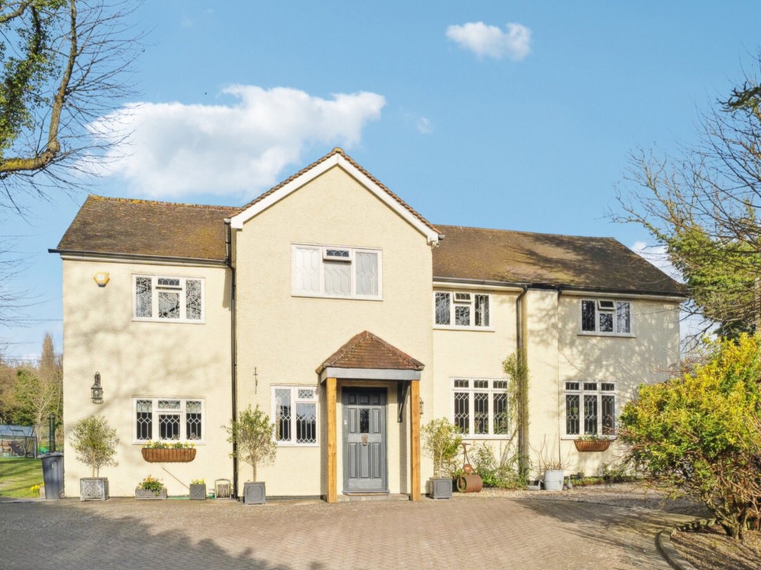 House in Bourne End, England 4 - 15531725