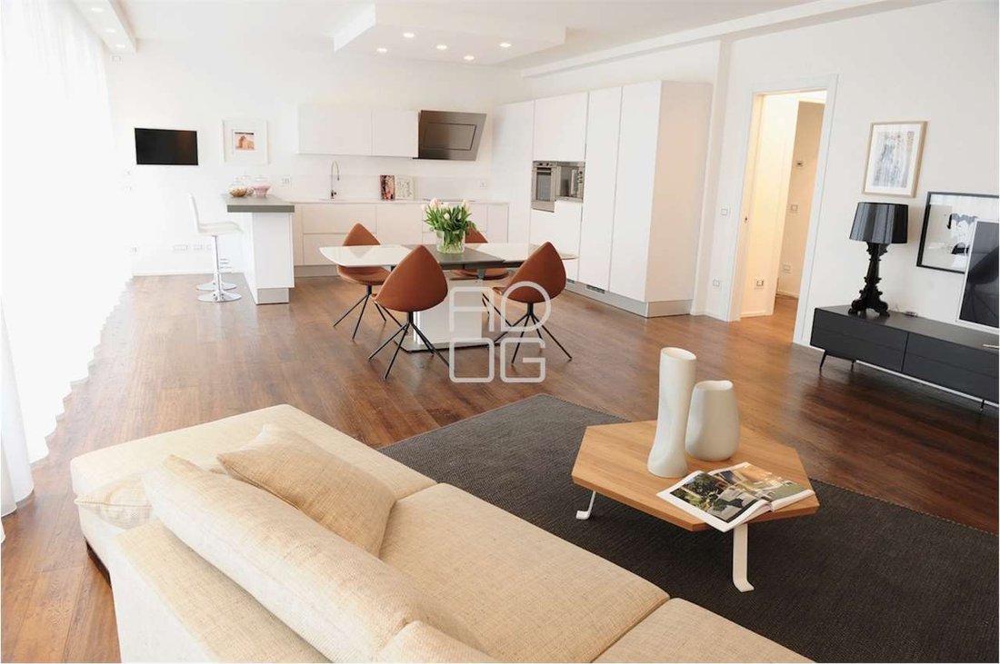 Apartment in Hill Zone, Padenghe sul Garda, Lombardy 4 - 17070825