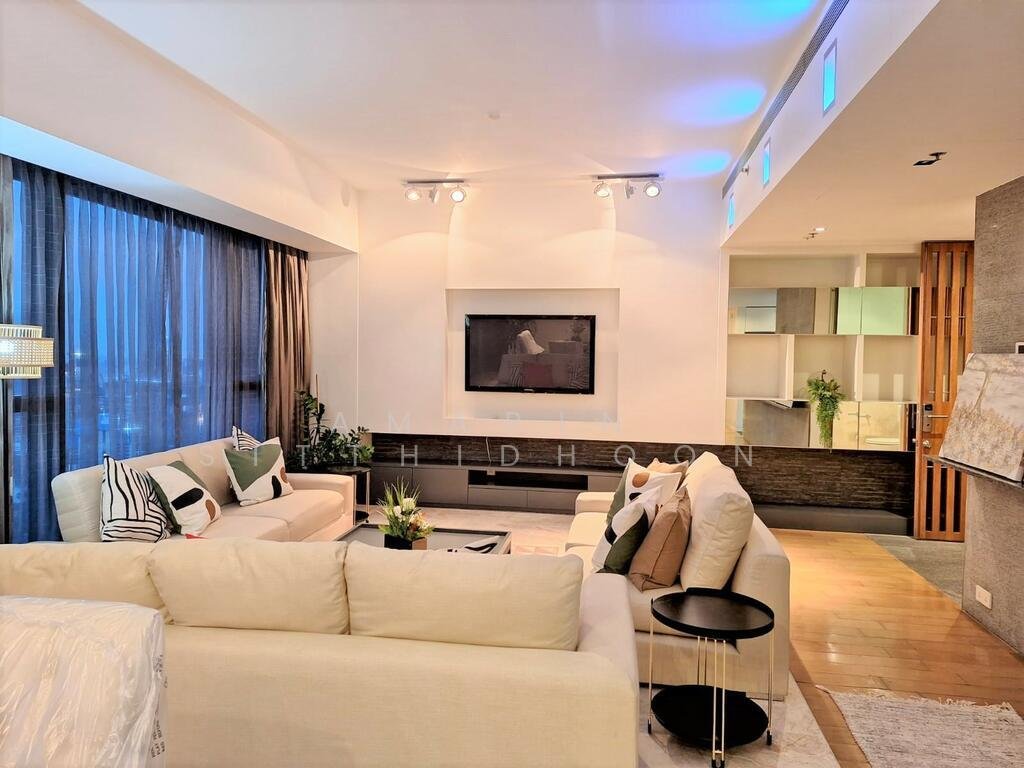 The Met Sathorn