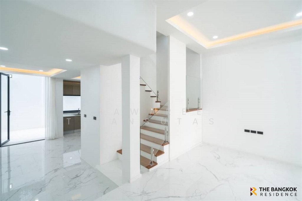 Townhouse in Samsen Nok, Bangkok, Thailand 1 - 16031753